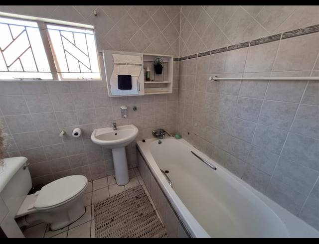 3 BEDROOM HOUSE FOR SALE IN VANDERBIJLPARK SE 3